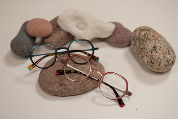 Runde Kunststoffbrillen, türkis und rot